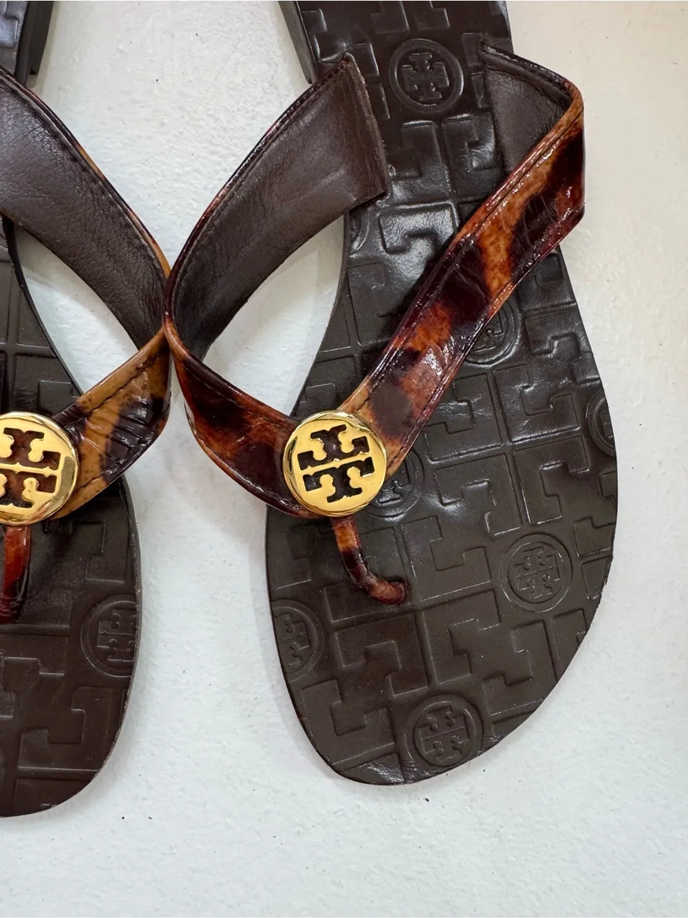 Tory Burch dark brown leather and animal-print flip-flop sandals Gold Logo 6